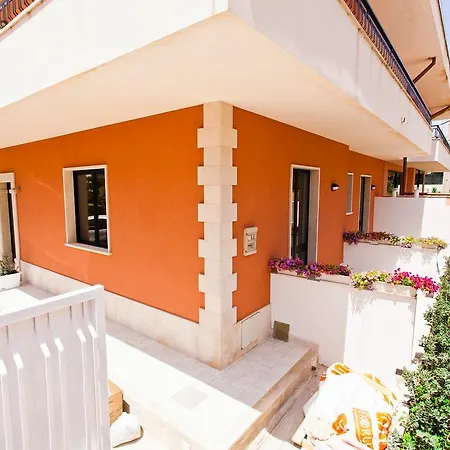 Shining Bed & Breakfast 4*