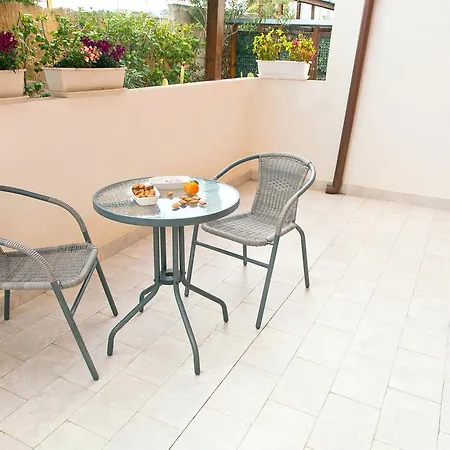 Shining Bed & Breakfast 4*