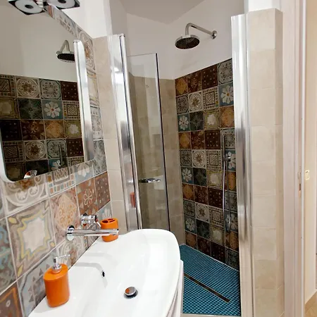 Shining ベッド・アンド・ブレックファスト アヴォラ