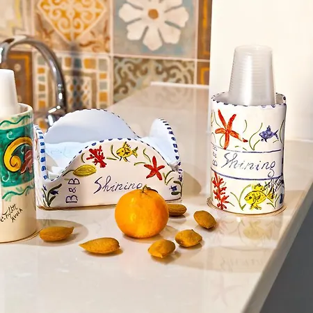 Shining ベッド・アンド・ブレックファスト